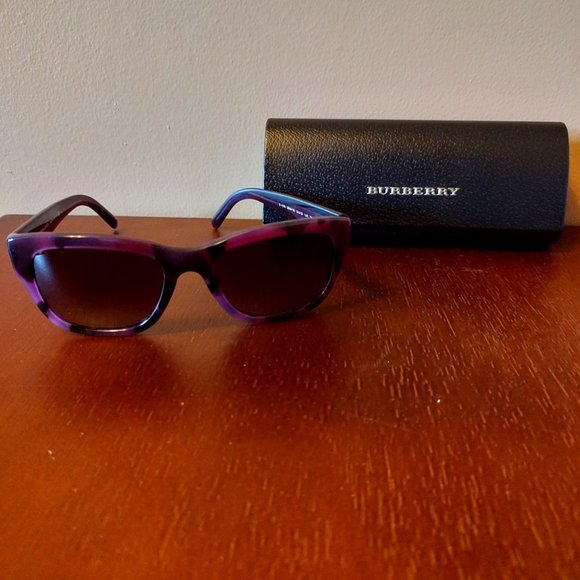 Beautiful Burberry Sunglasses - Picture 1 of 6
